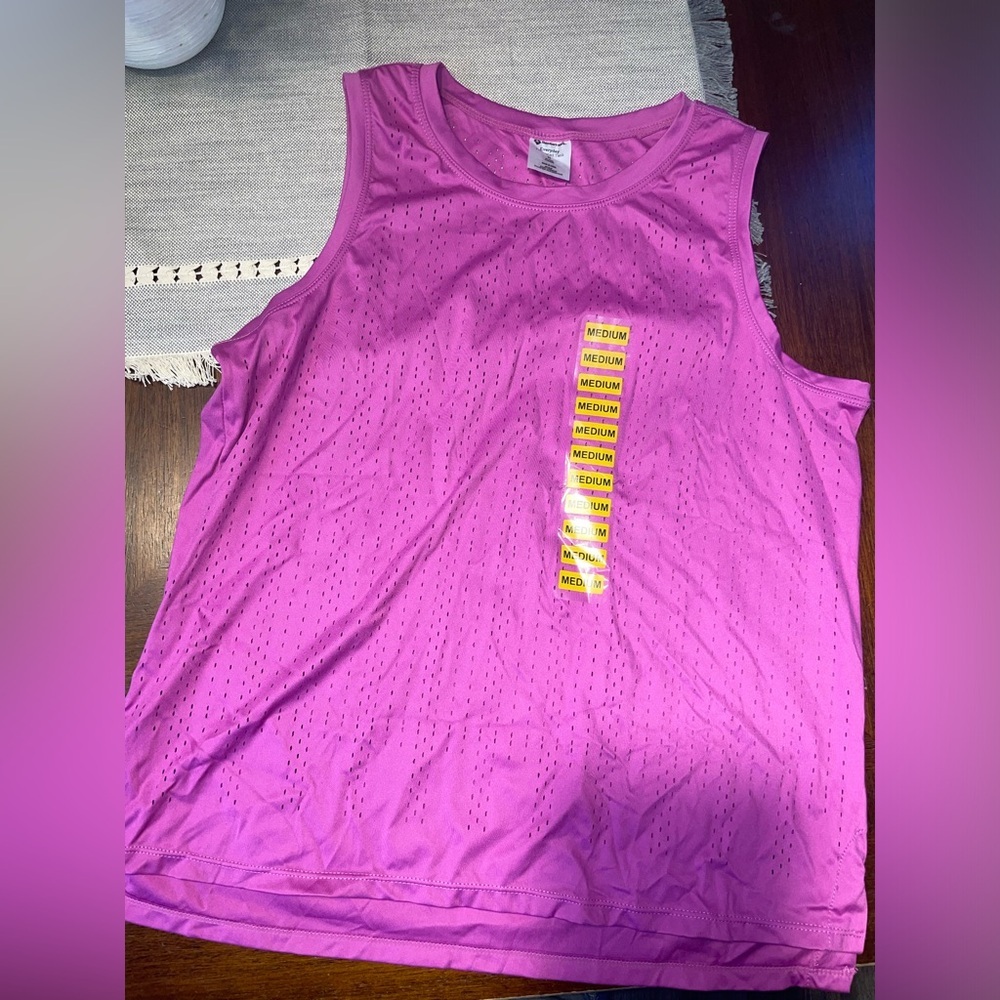 new size medium woman’s dark pink/purple tank top